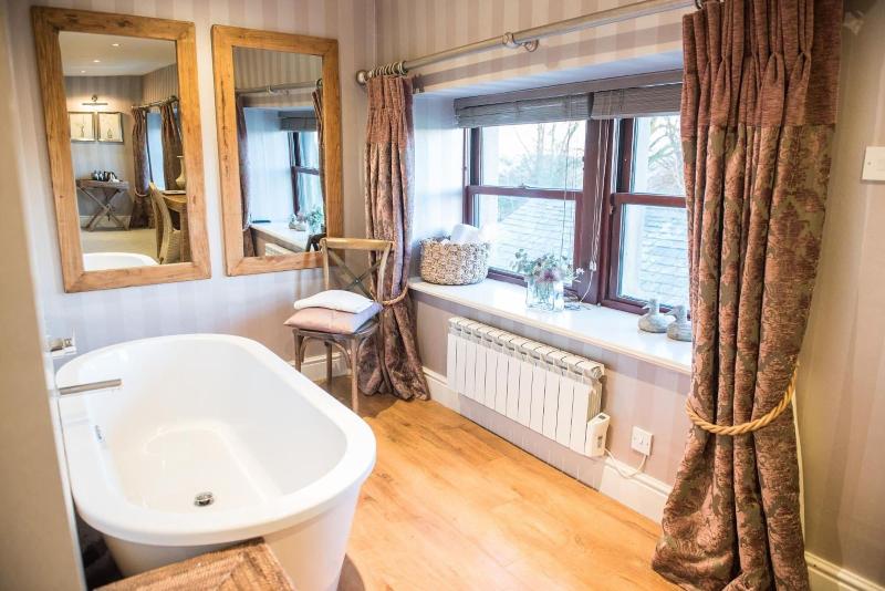 Shireburn Arms Hotel image