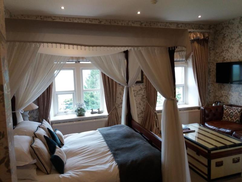Shireburn Arms Hotel image