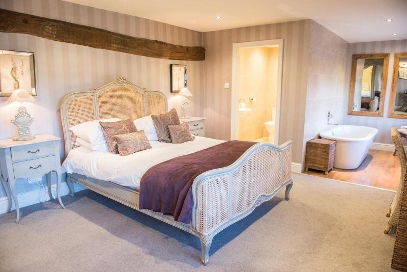 Shireburn Arms Hotel image