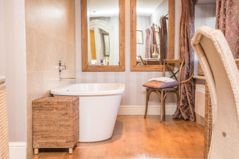 Shireburn Arms Hotel image