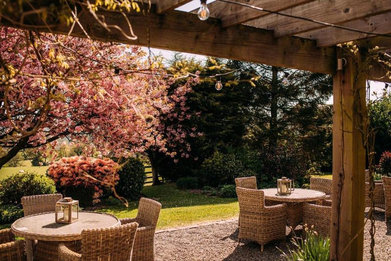 Shireburn Arms Hotel image