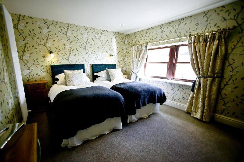 Shireburn Arms Hotel image