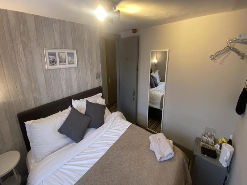Ei8Ht Brighton Apartments image