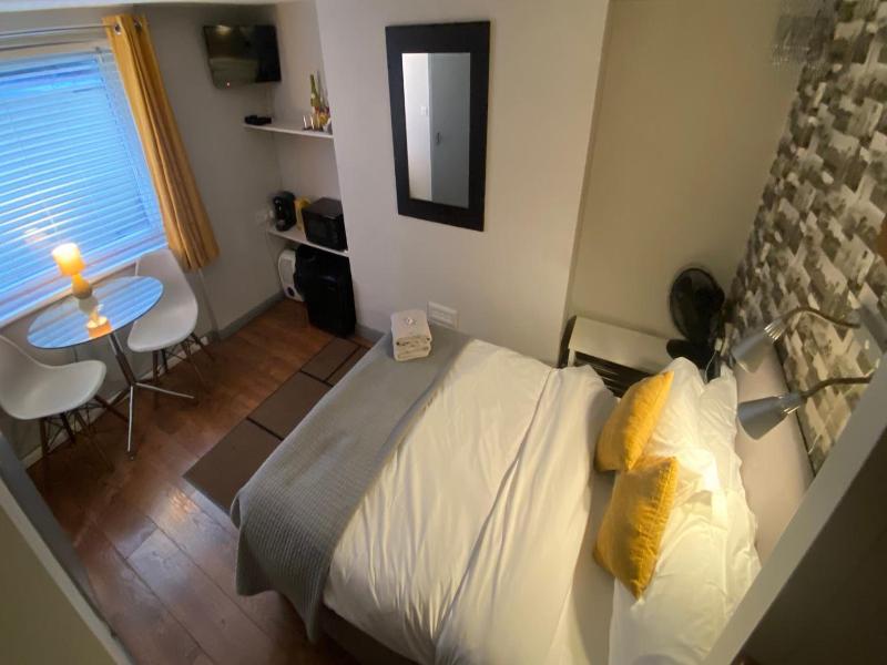 Ei8Ht Brighton Apartments image