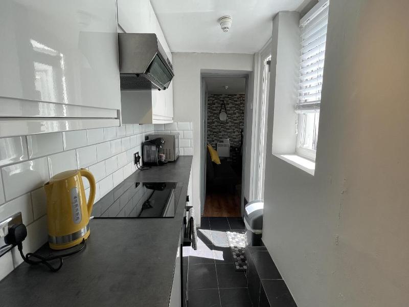 Ei8Ht Brighton Apartments image