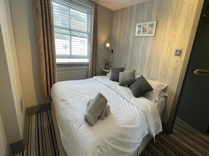 Ei8Ht Brighton Apartments image