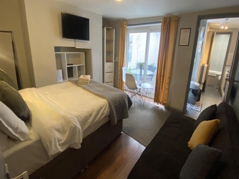 Ei8Ht Brighton Apartments image