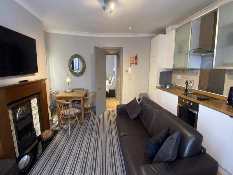 Ei8Ht Brighton Apartments image