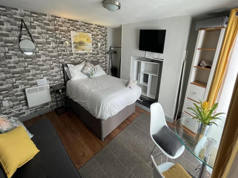 Ei8Ht Brighton Apartments image