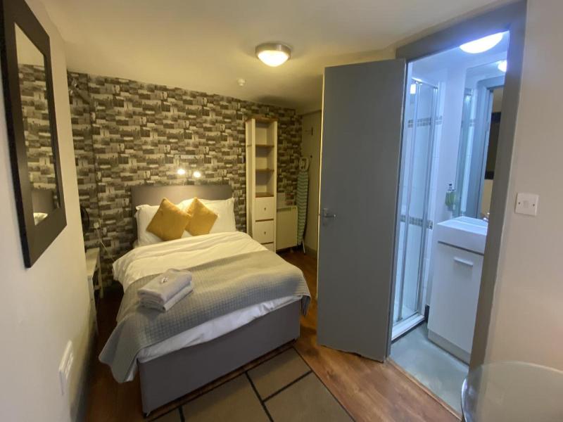Ei8Ht Brighton Apartments image