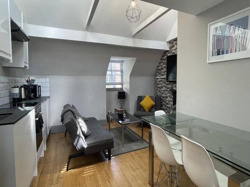 Ei8Ht Brighton Apartments image