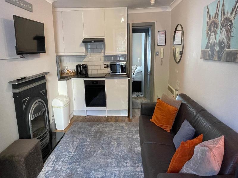 Ei8Ht Brighton Apartments image