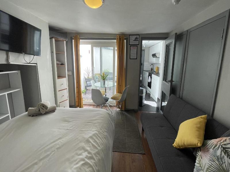 Ei8Ht Brighton Apartments image
