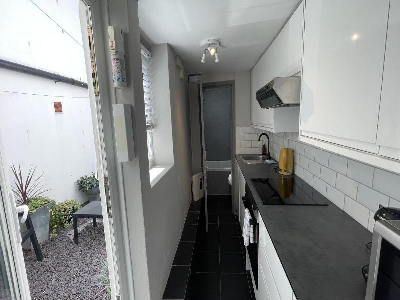 Ei8Ht Brighton Apartments image