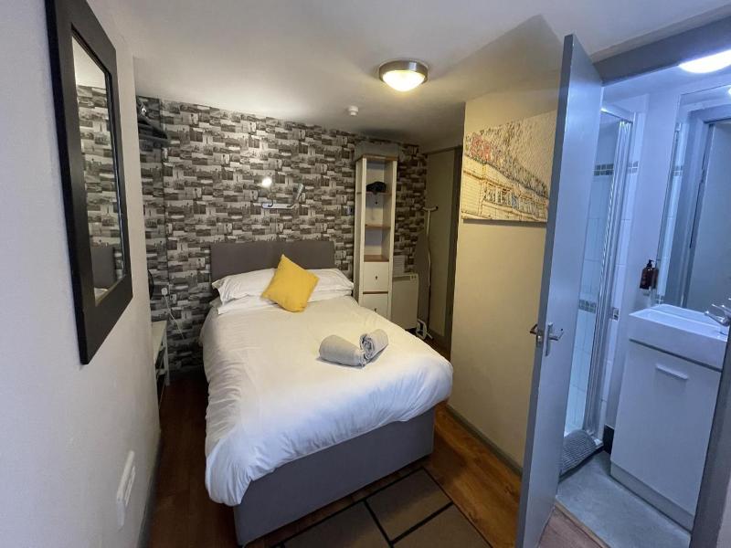 Ei8Ht Brighton Apartments image