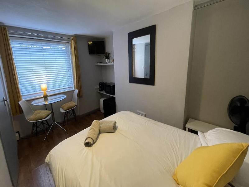 Ei8Ht Brighton Apartments image