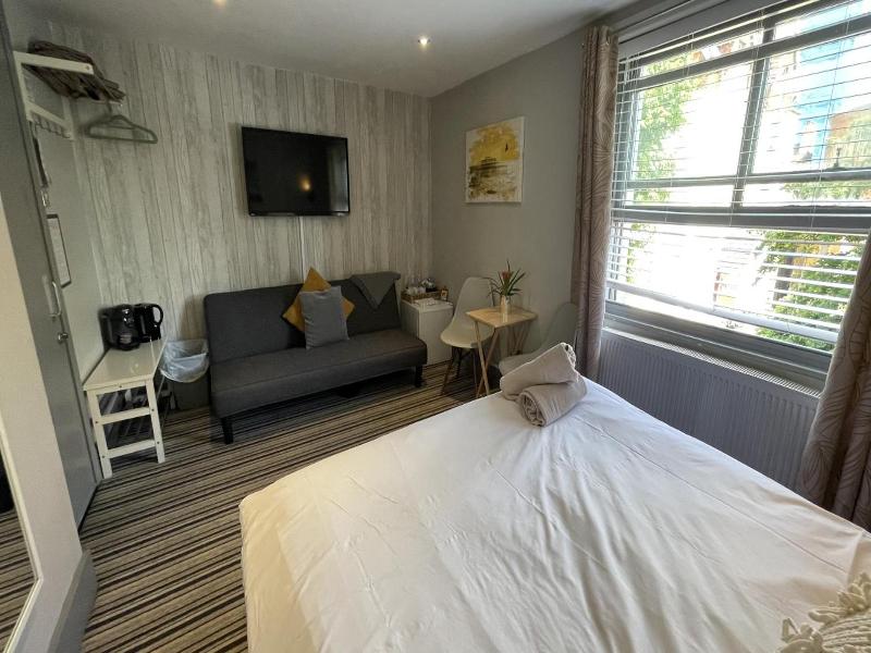 Ei8Ht Brighton Apartments image