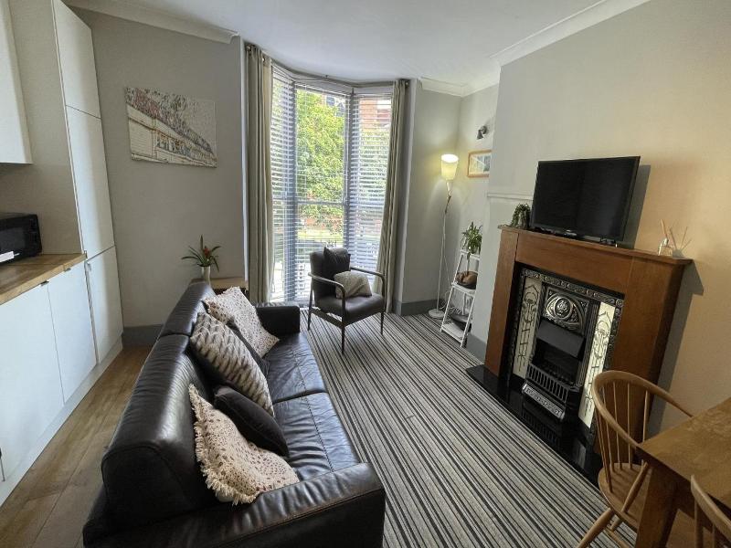 Ei8Ht Brighton Apartments image