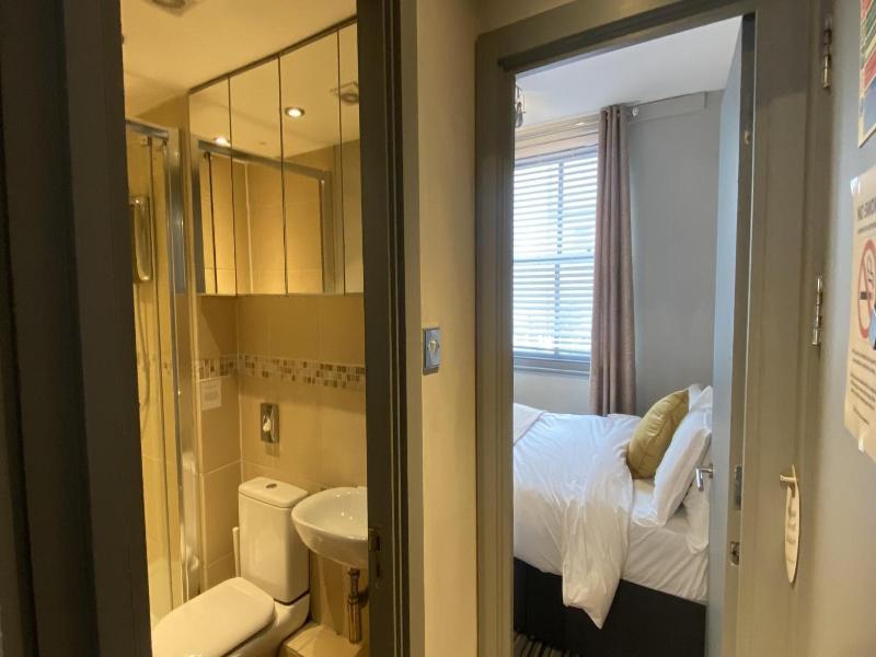 Ei8Ht Brighton Apartments image
