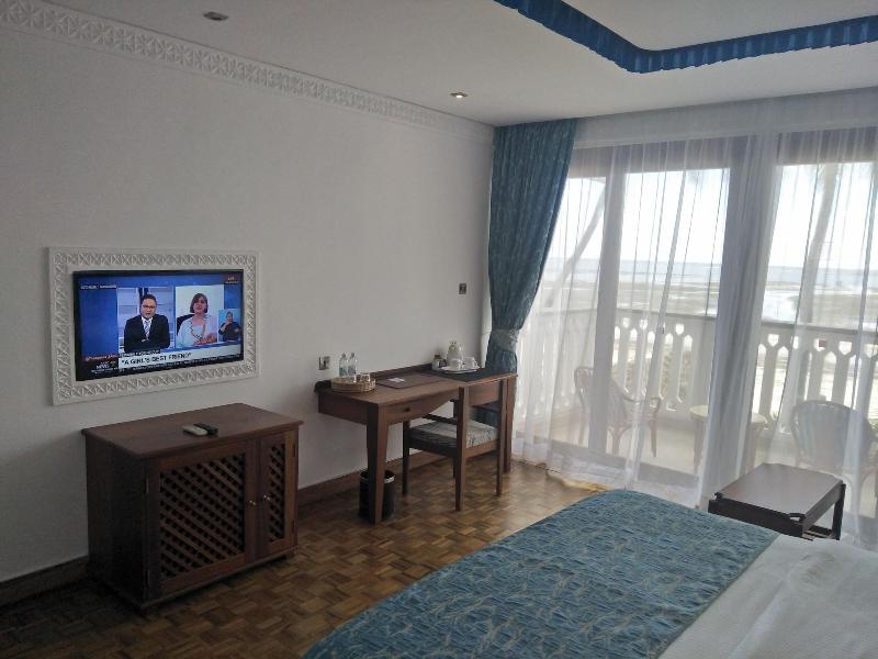 Travellers Beach Hotel & Club image