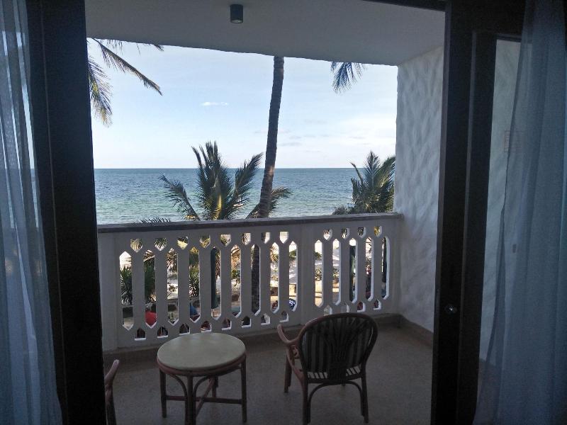 Travellers Beach Hotel & Club image
