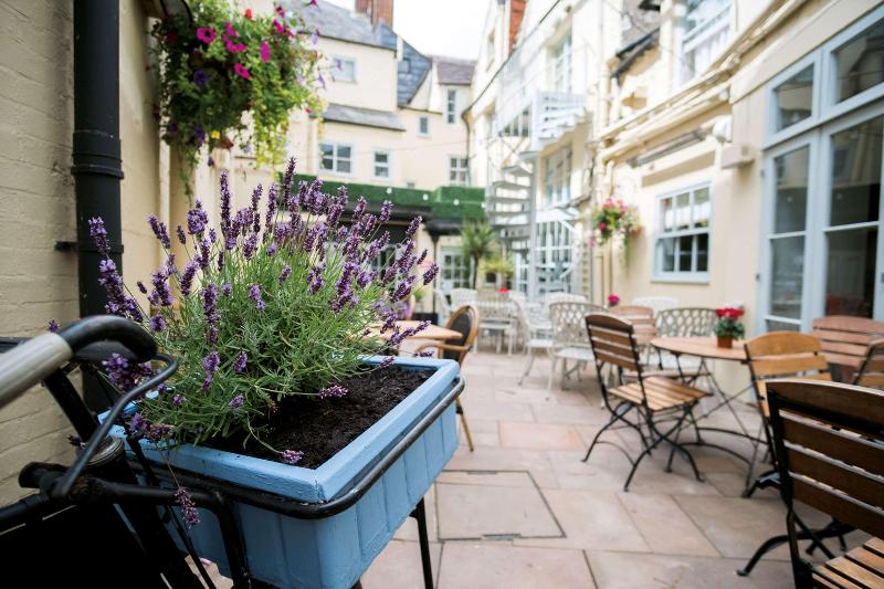 The Fleece At Cirencester image