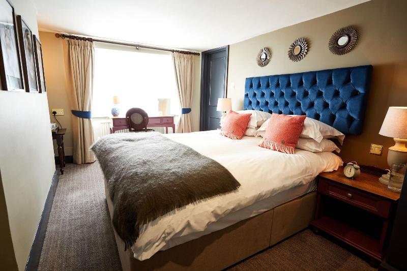 The Fleece At Cirencester image