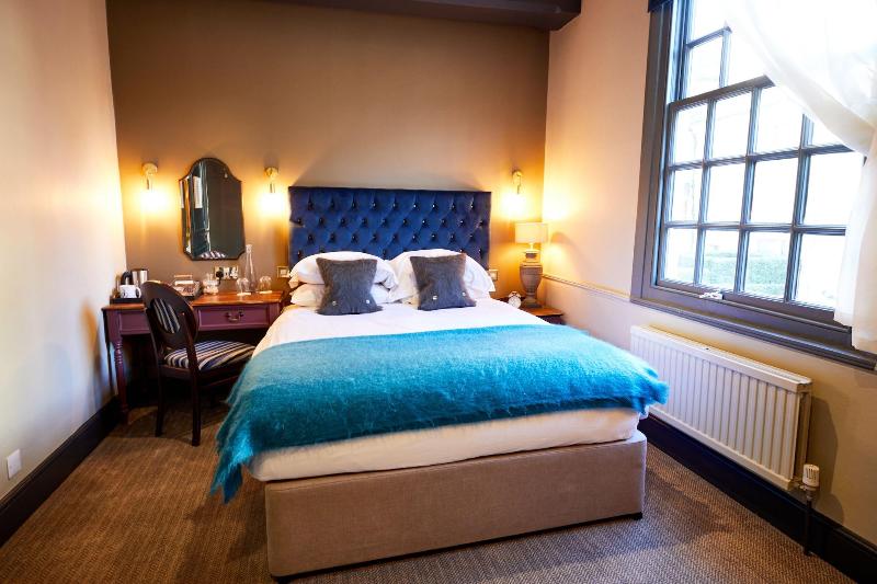 The Fleece At Cirencester image