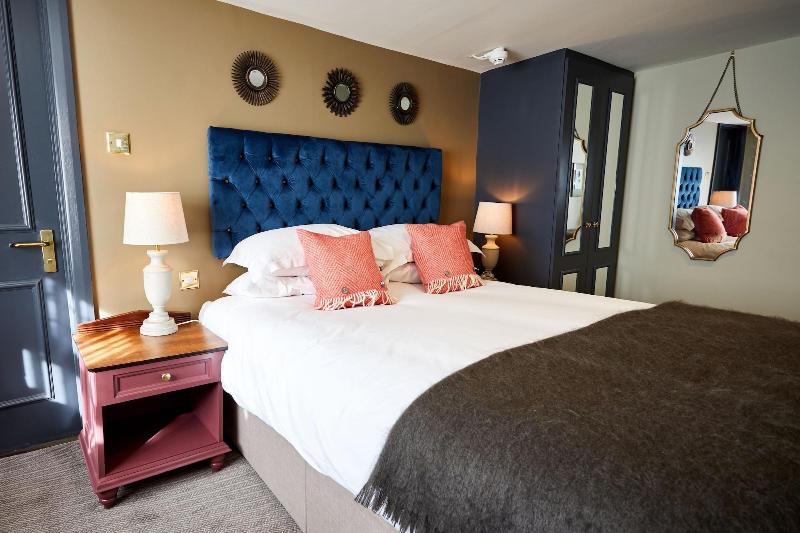 The Fleece At Cirencester image