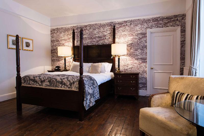 The Fleece At Cirencester image