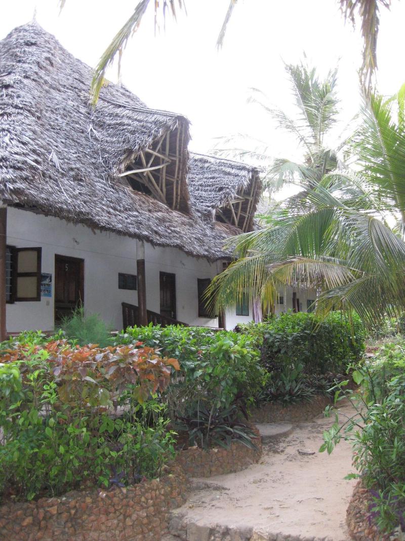 Baraka Beach Bungalows image