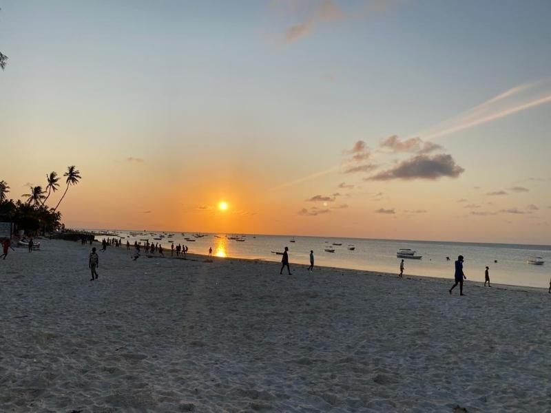 Baraka Beach Bungalows image
