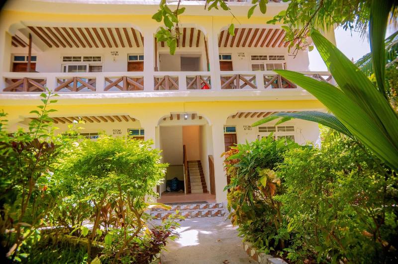 Baraka Beach Bungalows image