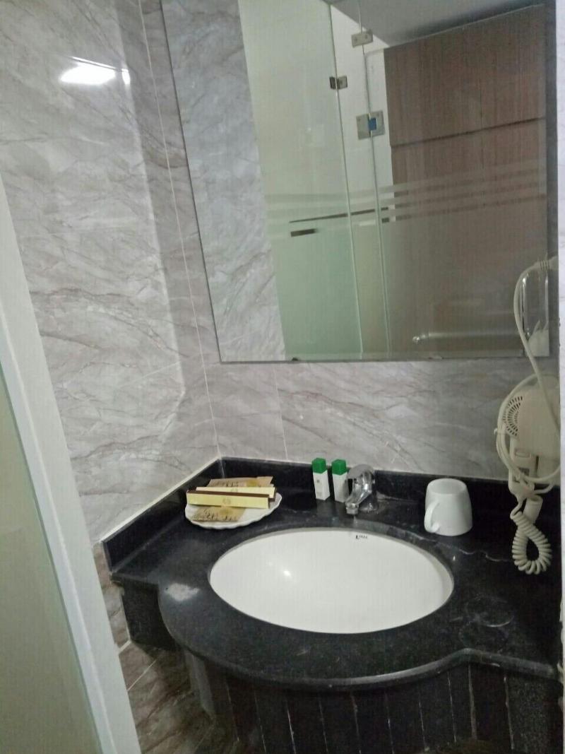 Duc Long Hotel image