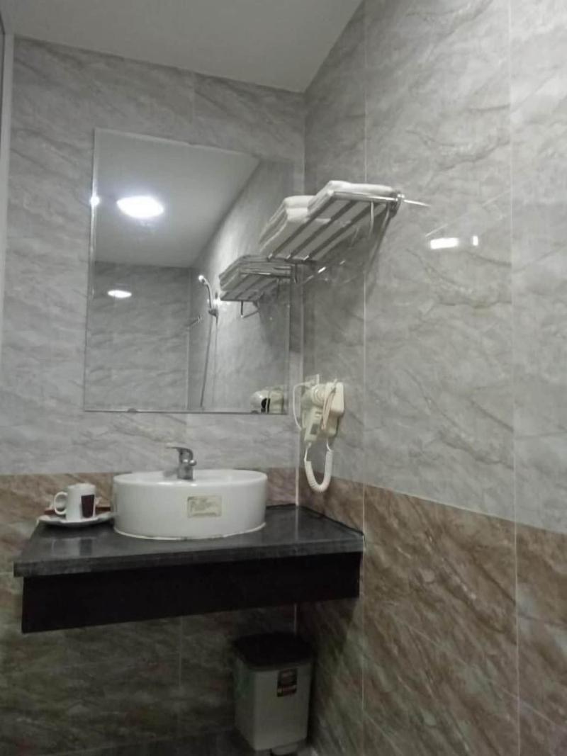 Duc Long Hotel image