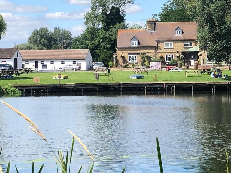 Pike & Eel Hotel and Marina image