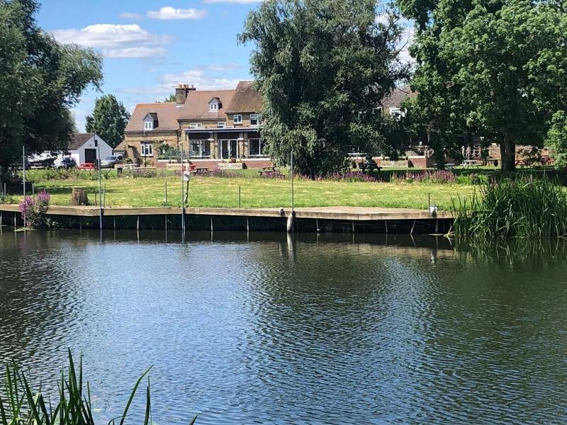 Pike & Eel Hotel and Marina image
