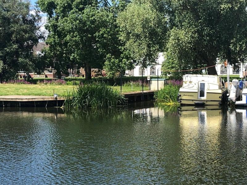 Pike & Eel Hotel and Marina image