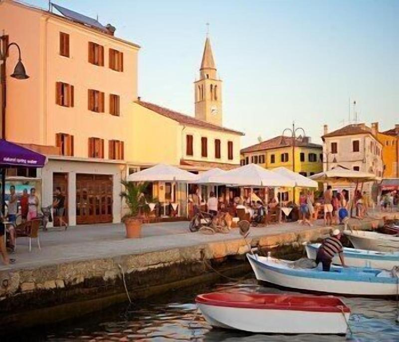 Hotel Marina 4