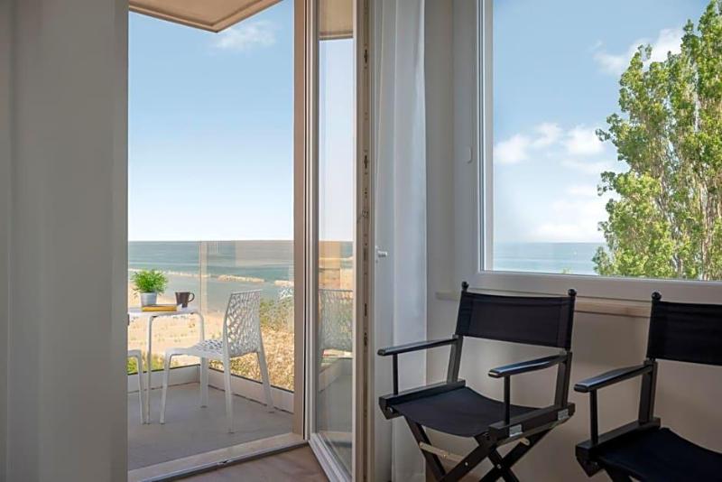 Club Hotel image