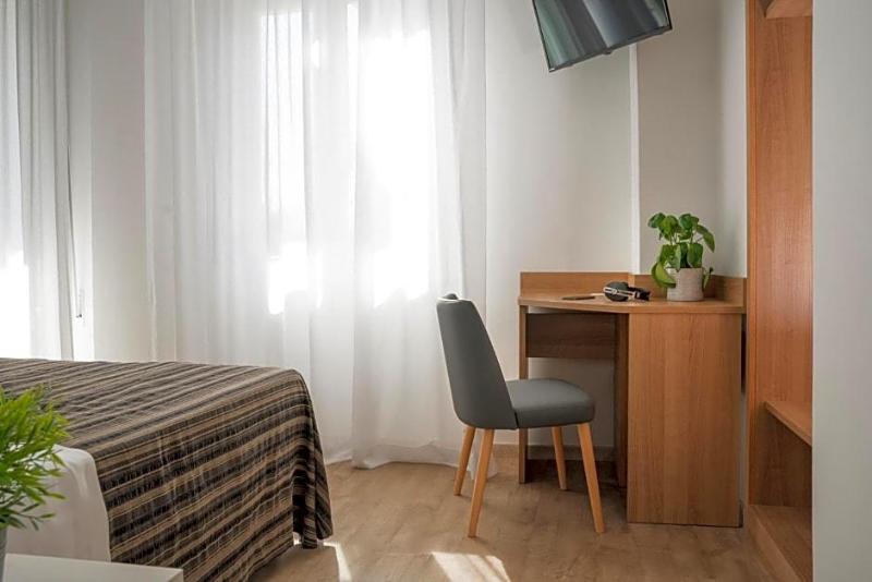 Club Hotel image