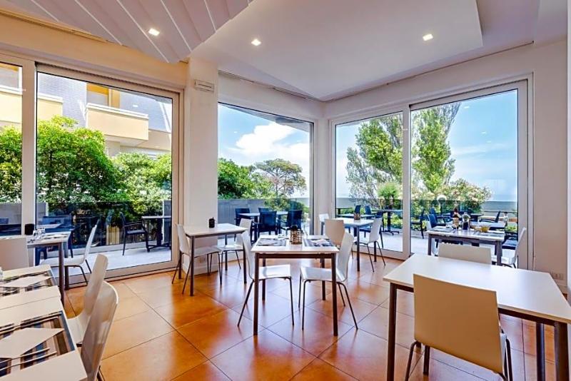 Club Hotel image