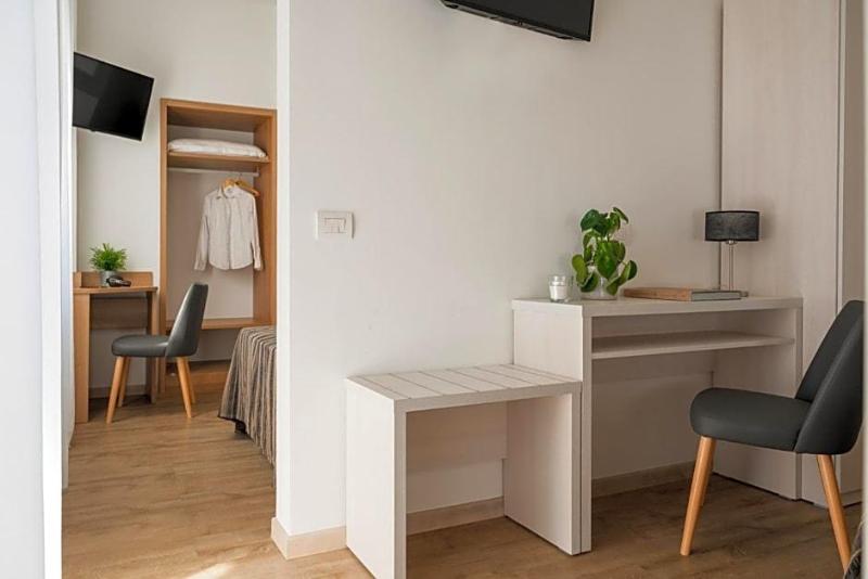 Club Hotel image