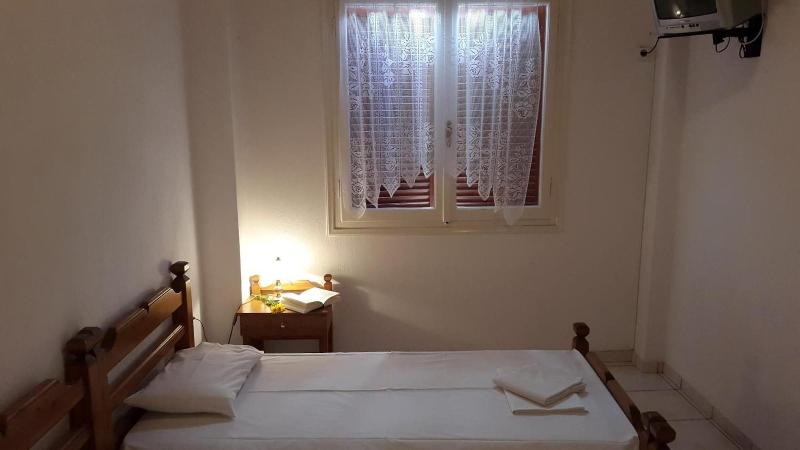 Epic Rooms image