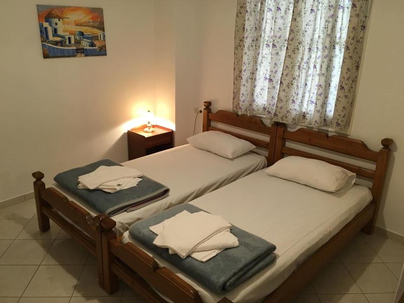 Epic Rooms image
