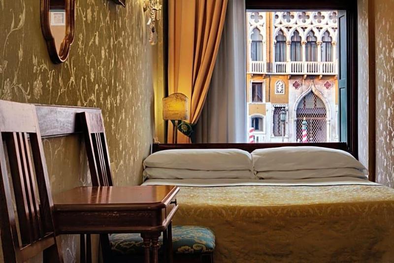 Hotel Galleria image