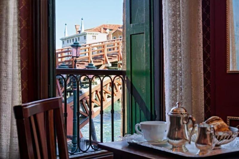 Hotel Galleria image