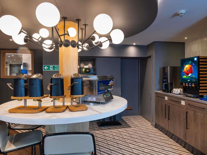 ibis budget Swindon image