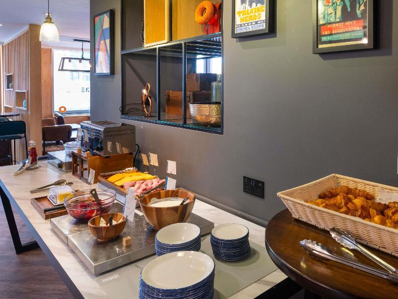 ibis budget Swindon image