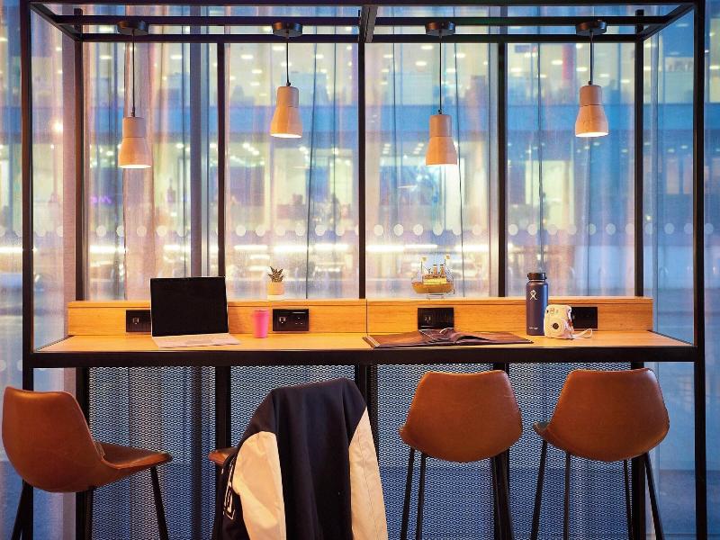 Moxy Southampton image